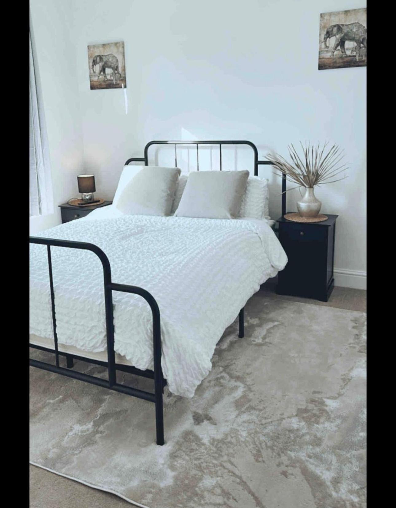 Southsea Homestays - Three Bedroom Home, Sleeps 8 - With Garden & Hot Tub Portsmouth Bagian luar foto